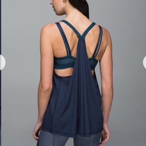 Lululemon The Oneness Tank
Heathered Inkwell/Teeny Dot Alberta Lake Teal size 4